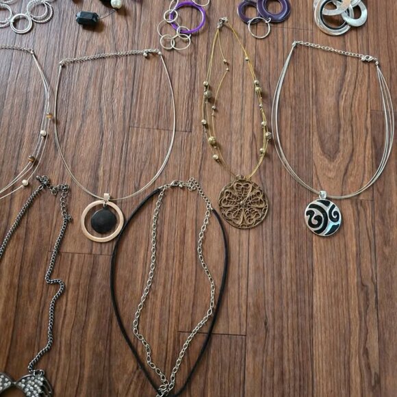 Necklace & Earring Lot Layered, Locket, Horseshoe, Angel Wings Maurices, Rue21 - Picture 9 of 12